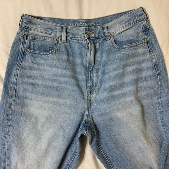 NWOT American Eagle mom jeans! Color: Uber Cool. Size 12 regular. Worn ONCE - Picture 3 of 6